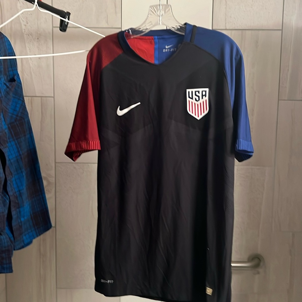 USMNT soccer jersey. Nike dri-fit. Men’s large but fits like a medium.